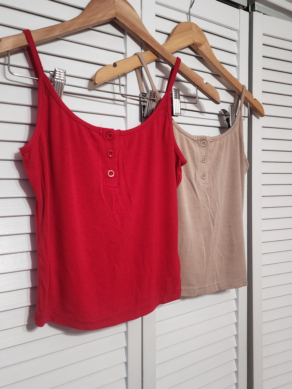 Women’s Red & Tan Button-Front Tank Top Duo